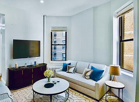 1st image of 206 W 88th St #20