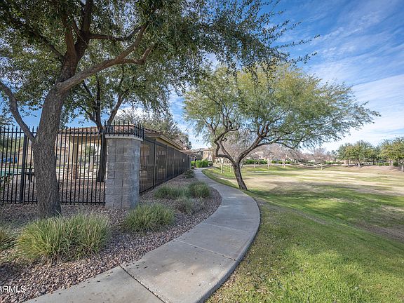 5th image of 14133 W COUNTRY GABLES Drive