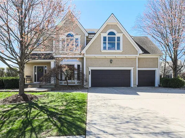 2421 SW Winterfield Ct, Lees Summit, MO 64081