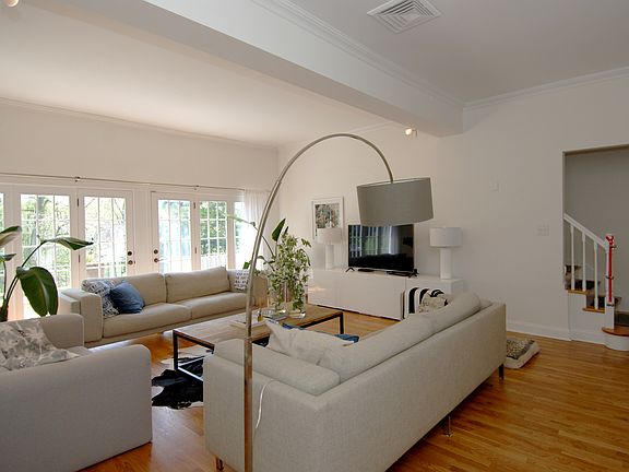 4th image of 640 Barrymore Ln