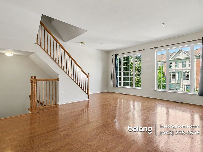 2532 Emerson Dr — Photo 2