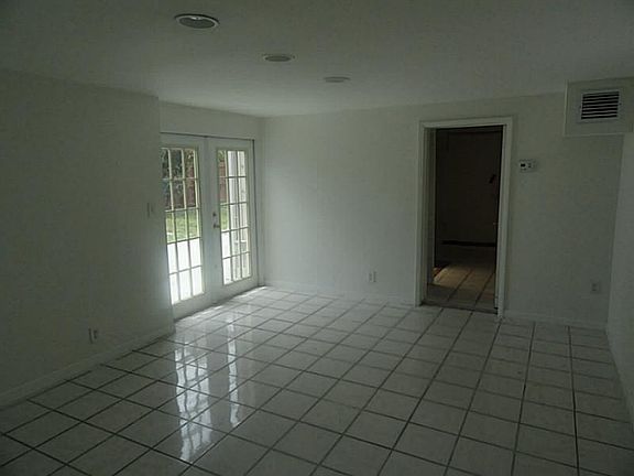3rd image of 1723 NE 179th St