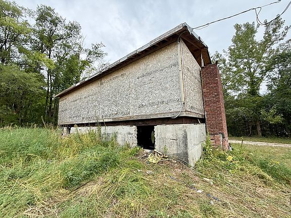 2nd image of 100 Bucklin Rd