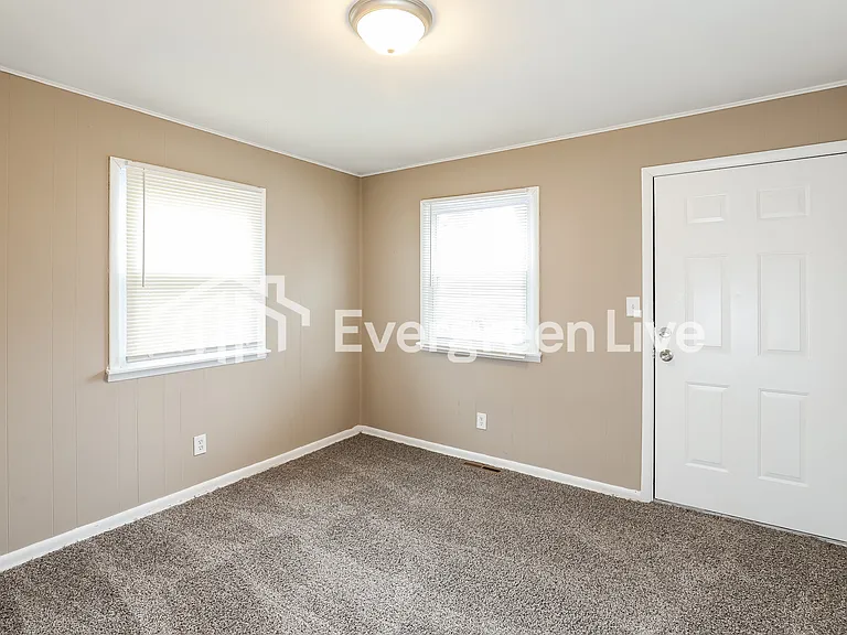 1329 Cheyenne St — Photo 8