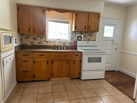 4th image of 36 Oakland Ave #1
