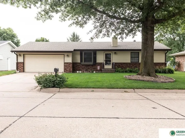 129 S Michigan Ave, York, NE 68467