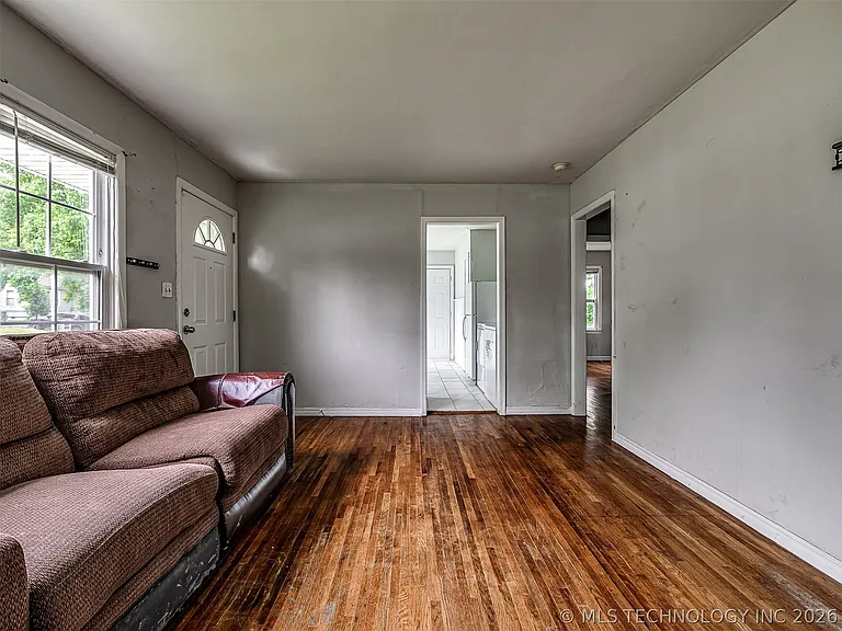1913 N Florence Pl — Photo 8