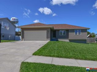 715 Sunflower Dr, Hickman, NE 68372