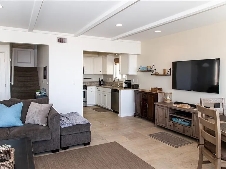 35A Surfside Ave — Photo 7