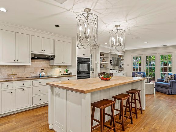 3rd image of 6228 Malloch Dr