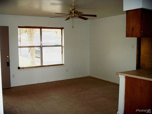 118 Peggy Ln living