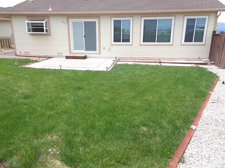 1785 Shamrock Cir — Photo 16