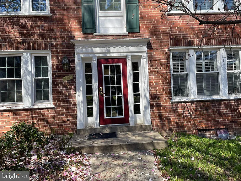 1902 N Rhodes St #68 — Photo 1