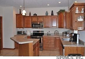 4th image of 351 Redwood Dr