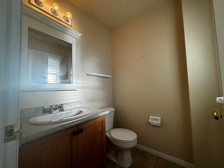 37 Northcliffe Cres — Photo 8