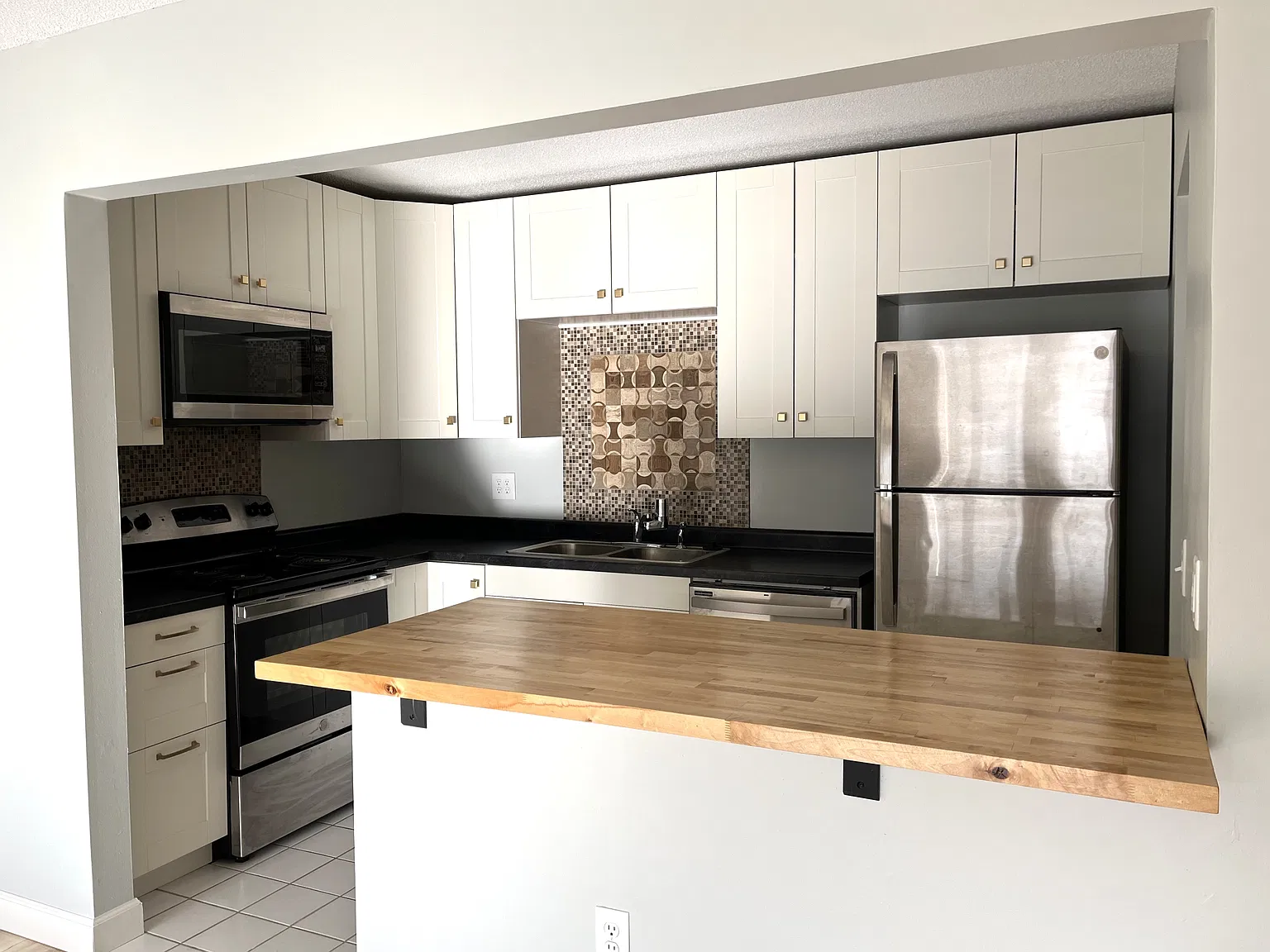 1 bed, 840 sqft, $1,400 — Photo 2