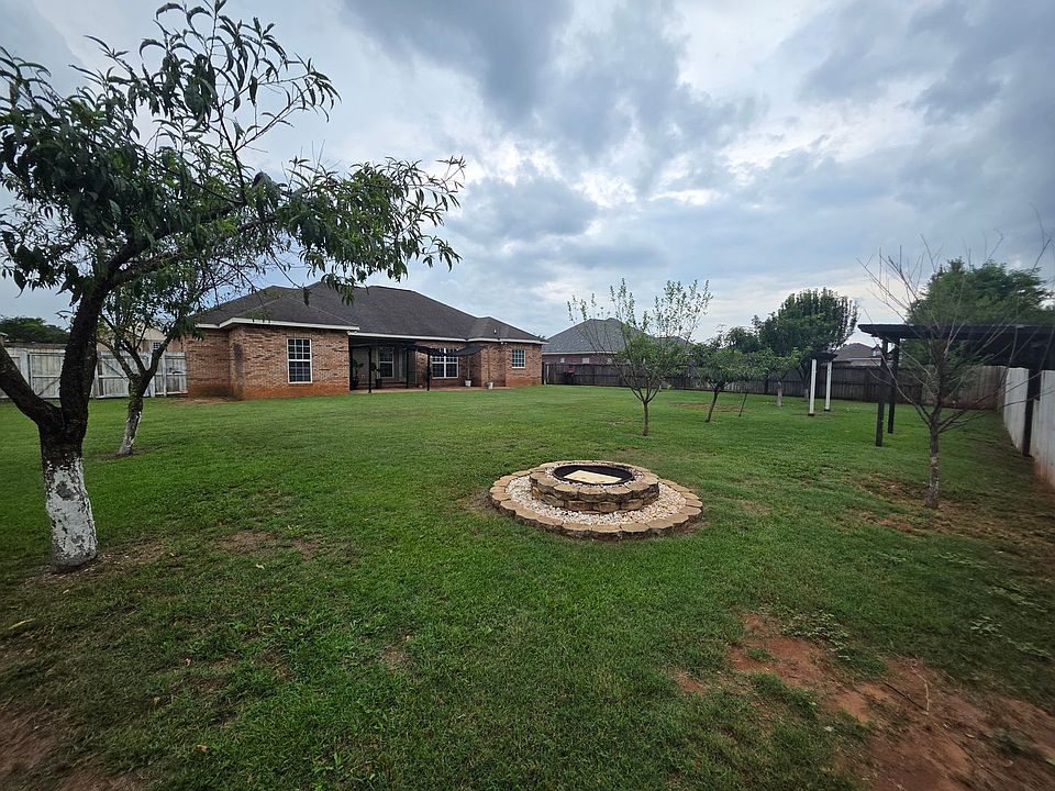 2nd image of 206 Maree Dr