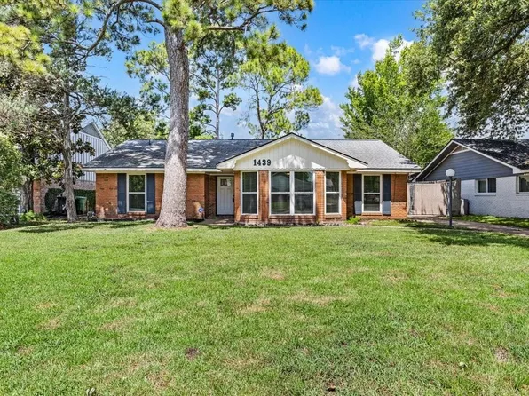 1439 Shadow Bend Dr, Houston, TX 77043