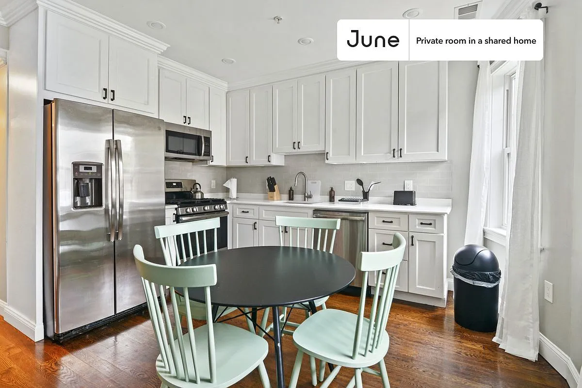 Full bedroom in 4 bed/1.5 bath home in Brighton #569 A — Photo 4