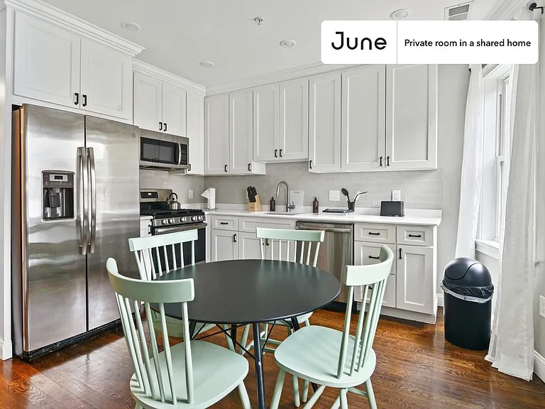 490 Washington St #A — Photo 4
