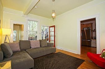 :: 263 Duncan St., #A