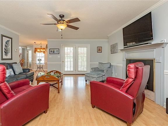 5th image of 226 Augusta Dr