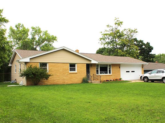 3rd image of 4812 Woodridge Ct