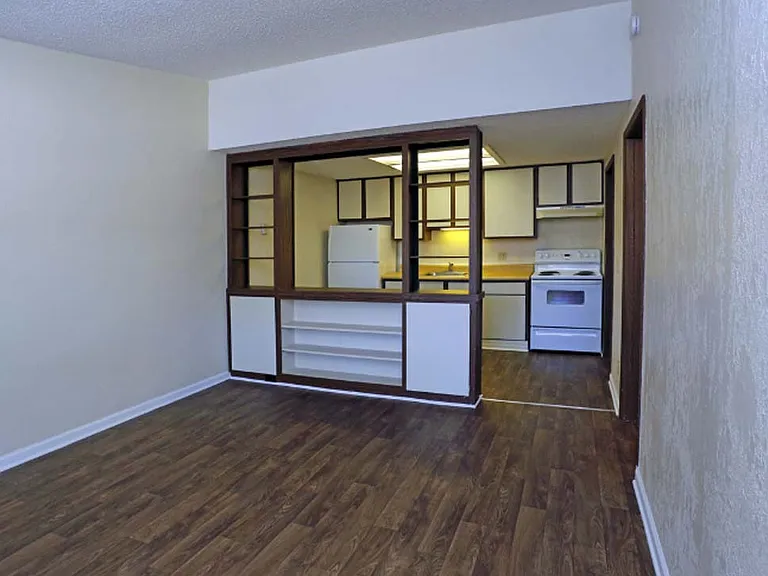 Broadview Oaks Apartments — Photo 6
