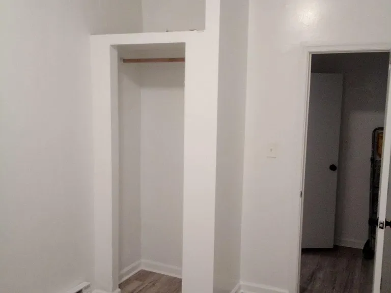 1112 W Glenwood Ave — Photo 1