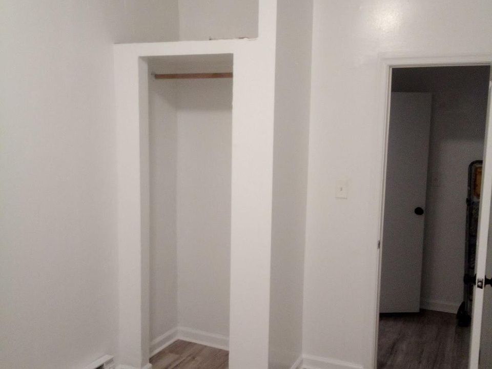 1st image of 1112 W Glenwood Ave
