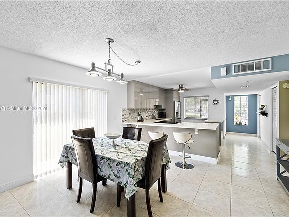3rd image of 404 Lakeview Dr APT 104