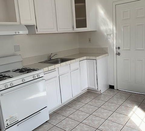 4th image of 217 Willow Ave