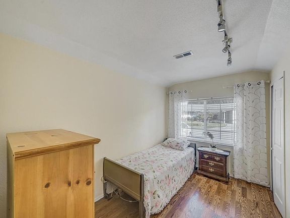 5th image of 12835 NE 80th St