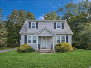 172 Washington Ave, Riverhead, NY 11901