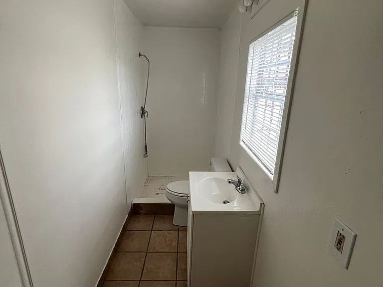3202 Baylor St — Photo 18