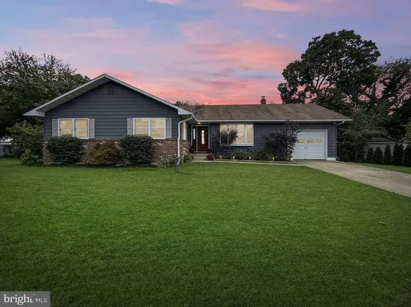 314 6th St E, Florence, NJ 08518