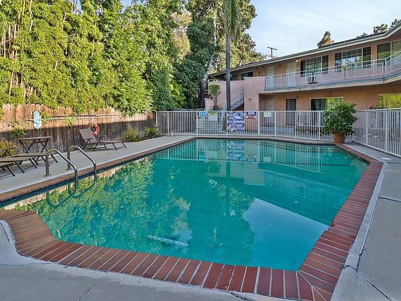 4th image of 14332 Riverside Dr APT 5