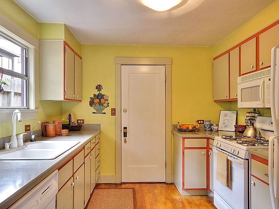 5th image of 636 W Ortega St
