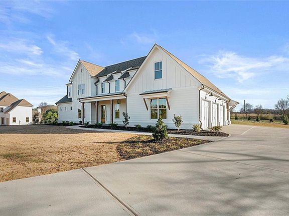 5th image of 122 Creekview Ln