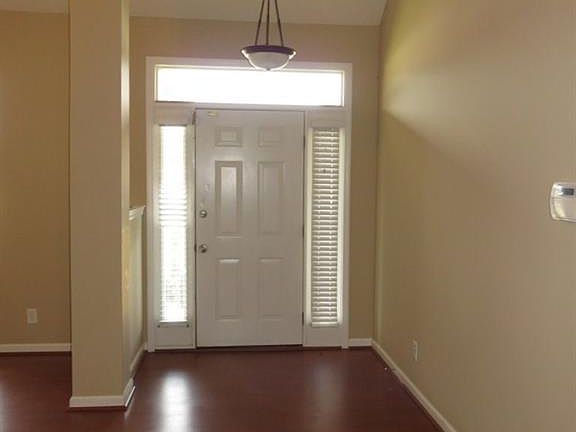 2nd image of 822 Dunvegan Dr