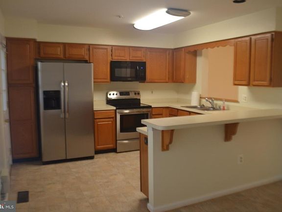 3rd image of 6863 Malton Ct