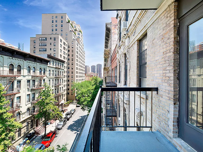 226 E 25th St #5D — Photo 7