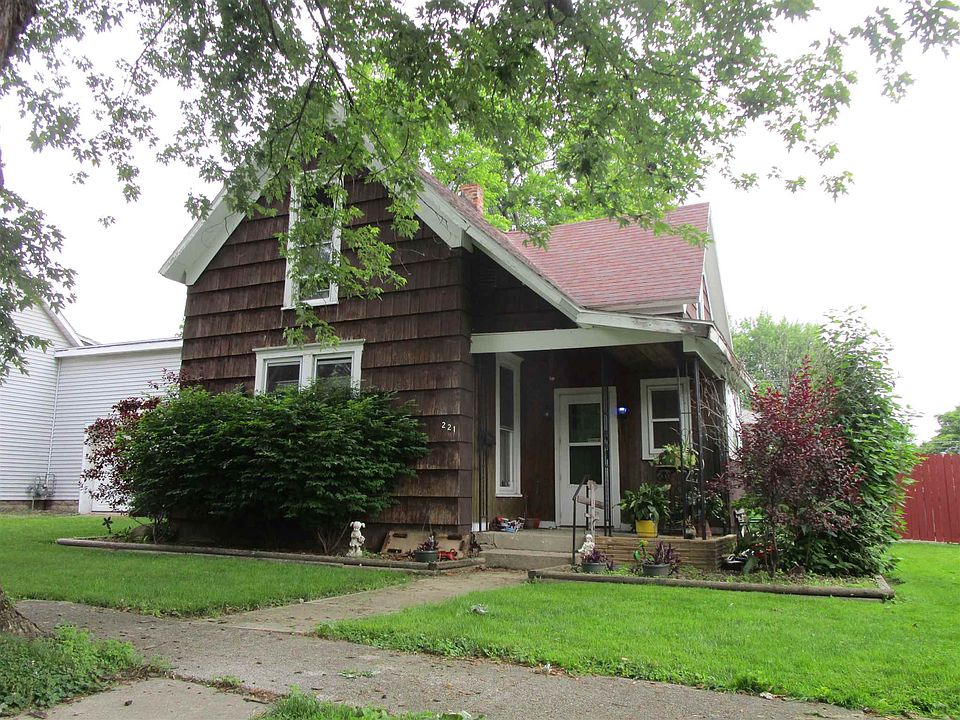 1st image of 221 E Silver St