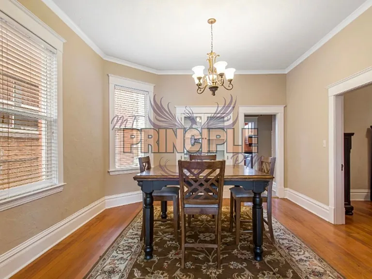 820-822 W Silver St — Photo 5