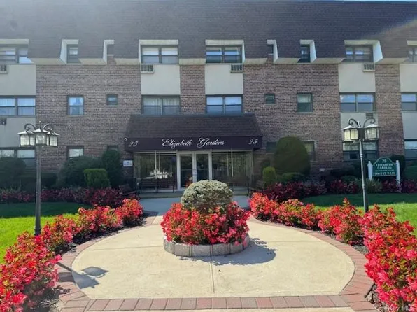 25 Elizabeth Street #2E, Farmingdale, NY 11735