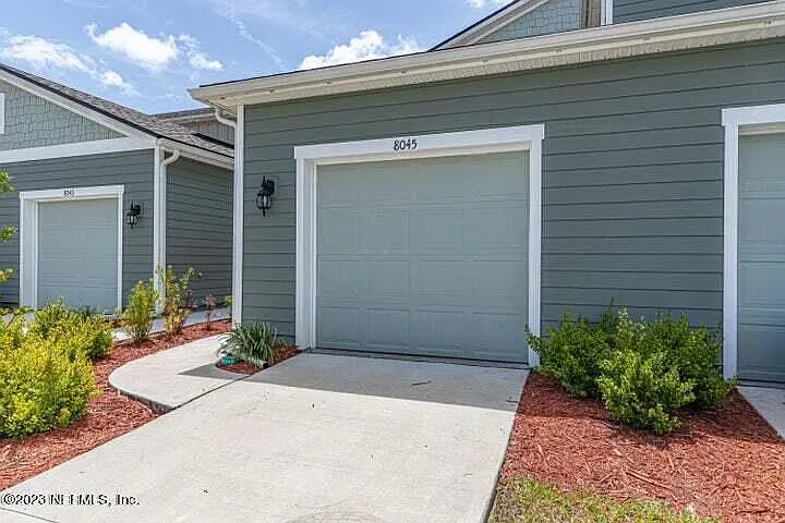2 bed, 2.5 bath, 1327 sqft, $1,775 — Photo 2