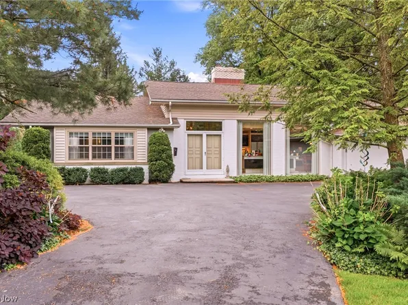 24840 Shaker Blvd, Beachwood, OH 44122