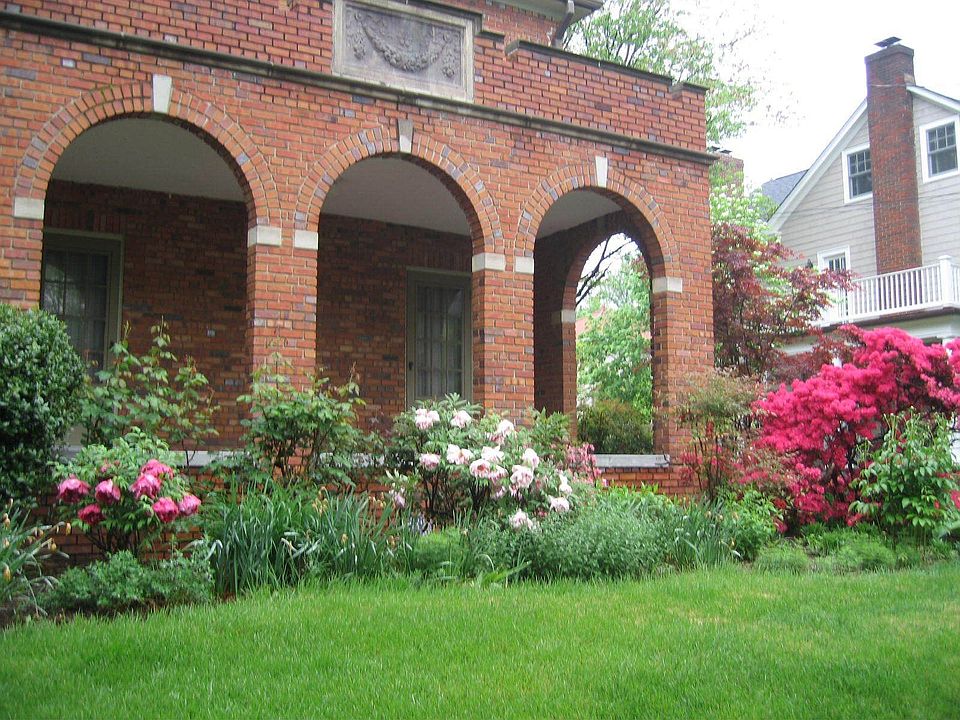 Front porch, 38th side
