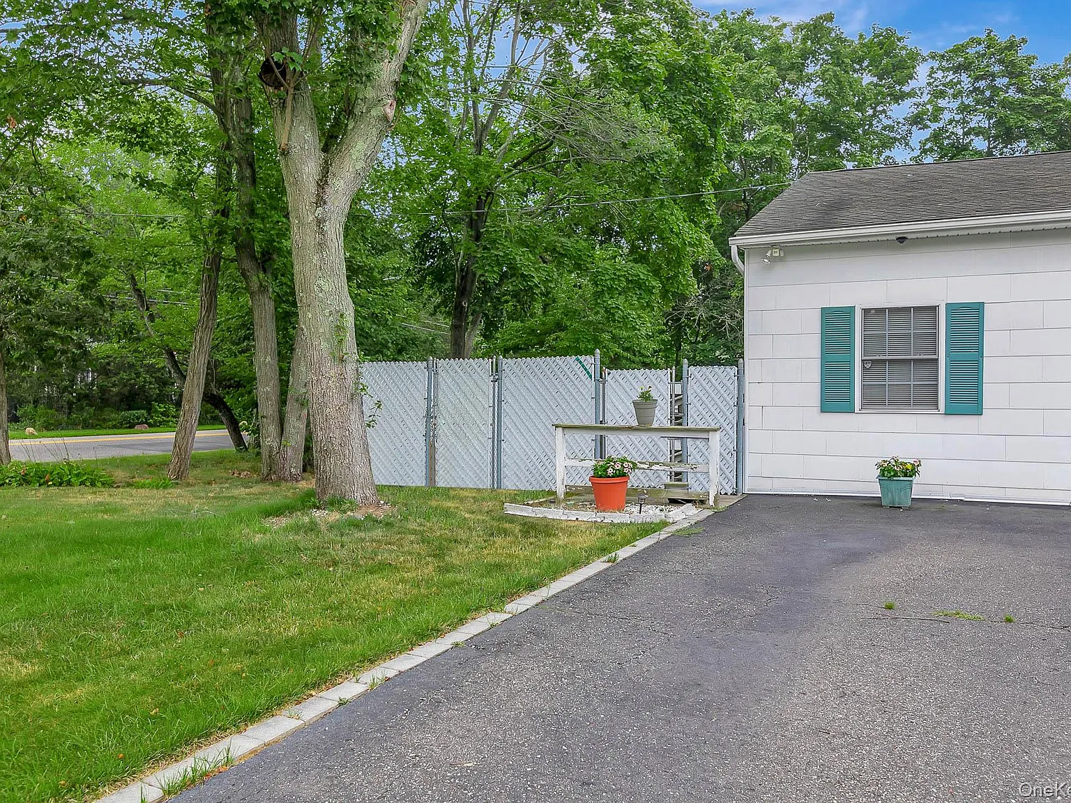 1 bed, 1.0 bath, 716 sqft, $2,350 — Photo 2
