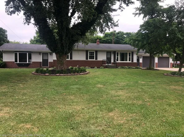 3271 Range Rd, Port Huron, MI 48060